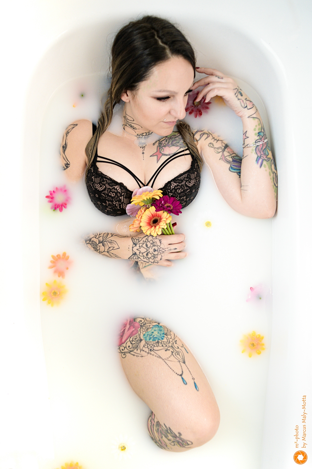 dessous, milkbath, highkey, flowers, milk, bathtub, tattoos